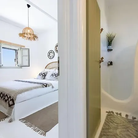 Parian Philoxenia Villa, Mikri Santa Maria