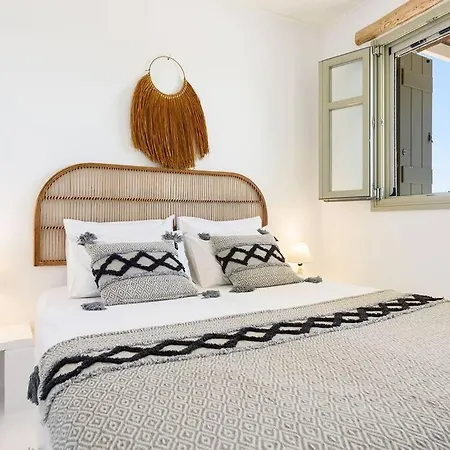 Parian Philoxenia Villa, Mikri Santa Maria Nyaraló Náusza